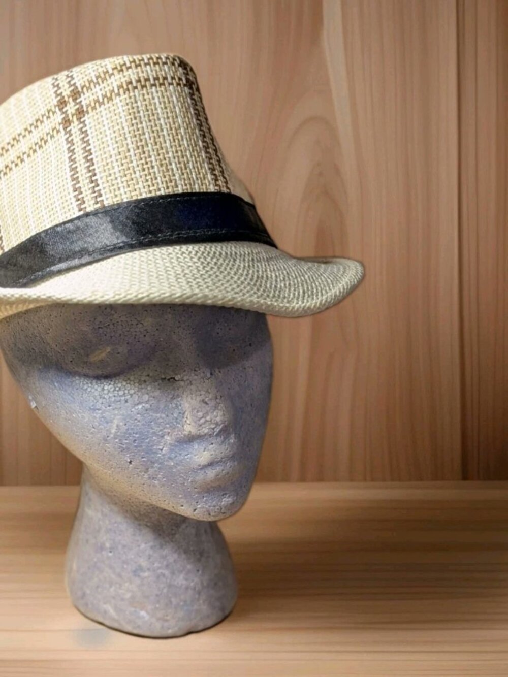 WHITE FEDORA STYLE HAT LIGHT MATERIAL TO KEEP YOU COOL DURING THE SUMMER
